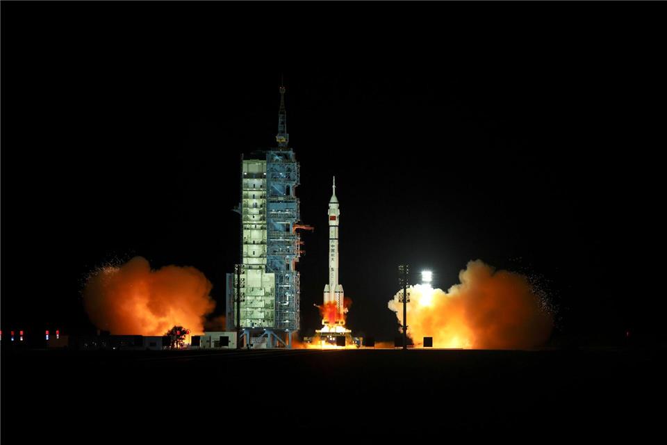 Mit der Mission „Shenzhou 21“ setzt China sein ehrgeiziges Raumfahrtprogramm fort. (Archivbild) Wang Jiangbo/XinHua/dpa