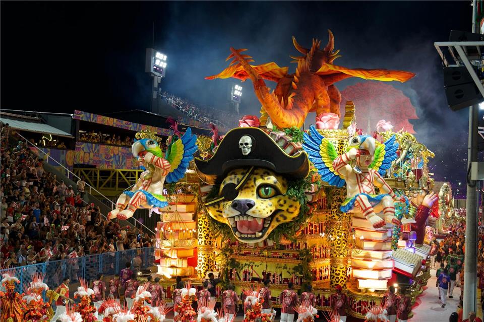 Mit der „Parade der Champions“ endet der Karneval in Rio de Janeiro.Zhou Yongsui/XinHua/dpa