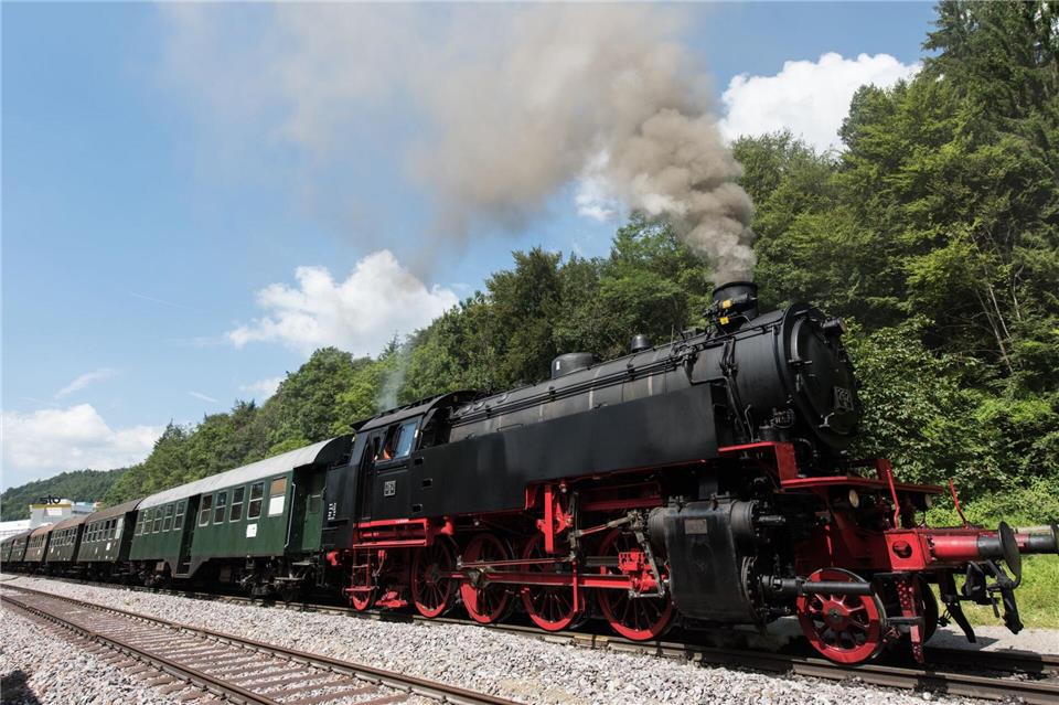 Mit der Sauschwänzlebahn ist Nostalgie-Feeling garantiert. (Archivbild)Patrick Seeger/dpa