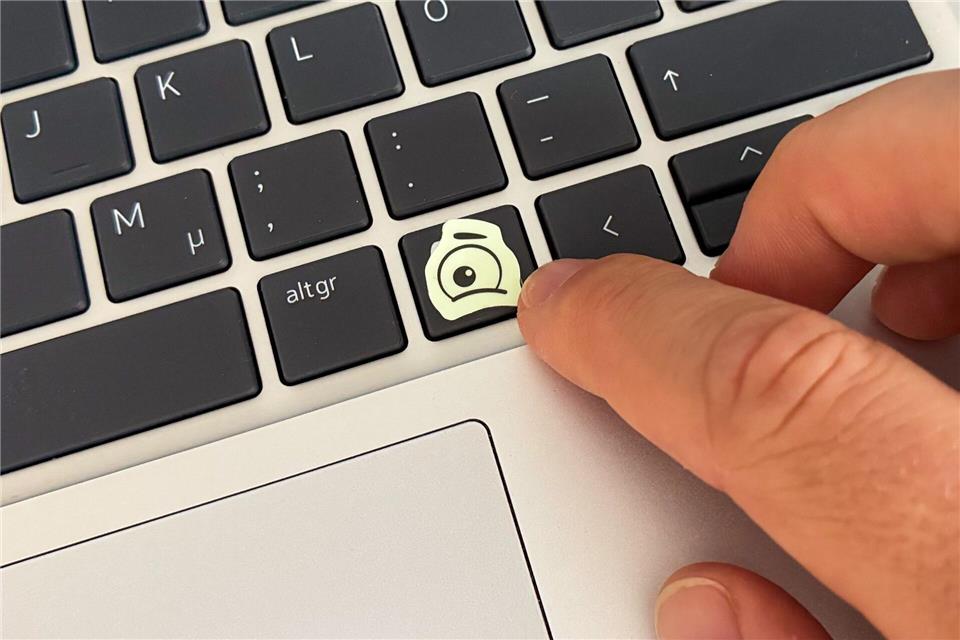 Mit der Software „NoCopilotKey“ kann man die Taste wieder zur ursprünglichen Strg-Taste machen. Gegen das Copilot-Icon hilft allerdings nur ein Aufkleber.Till Simon Nagel/dpa-tmn
