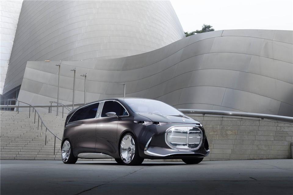 Mit der Studie Vision V zeigte Mercedes Benz schon 2025 in Los Angeles, wohin die Reise geht: Luxus im Großraumformat – künftig dann auch mit Maybach-Logo.Mercedes-Benz AG/dpa-tmn