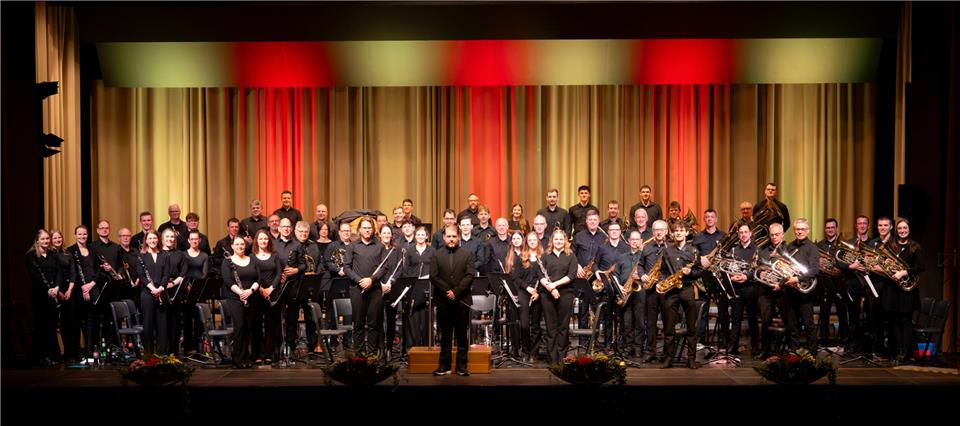 Mit der Zugabe „Ein Leben lang“ verabschiedete sich der Musikverein Weseke musikalisch von seinen Gästen – und lud diese noch einmal zum gemeinsamen Mitsingen ein.