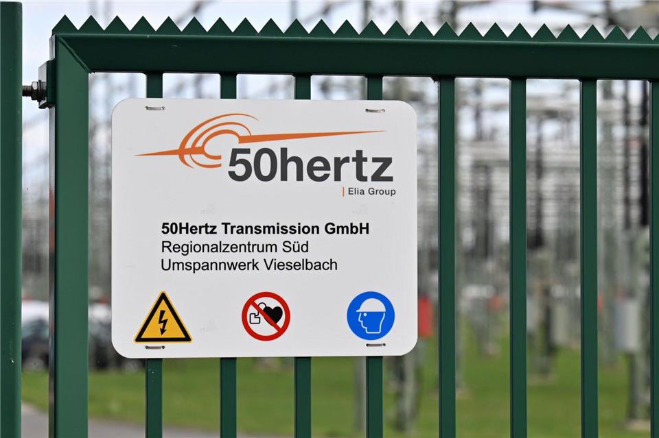 Neue Stromtrasse bringt 40 Prozent mehr Netz-Kapazität Mit der neuen Freileitung erhöht sich die Stromübertragungskapazität um 40 Prozent.Martin Schutt/dpa