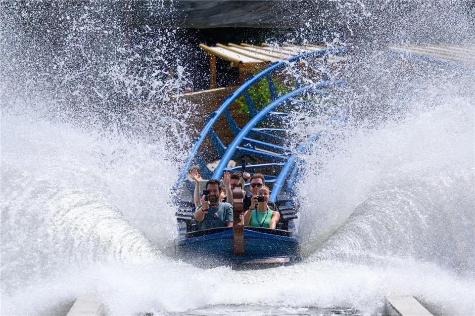 Mit der neuen Wasser-Achterbahn „Dønnervind“ will der Freizeitpark Plohn schon Fünfjährige für eine Fahrt begeistern. Hendrik Schmidt/dpa
