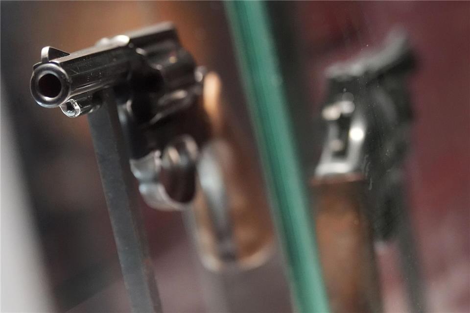 Mit diesem Revolver erschoss der „St. Pauli-Killer“ Werner Pinzner vor 40 Jahren einen Staatsanwalt, seine Frau Jutta und sich selbst.Marcus Brandt/dpa