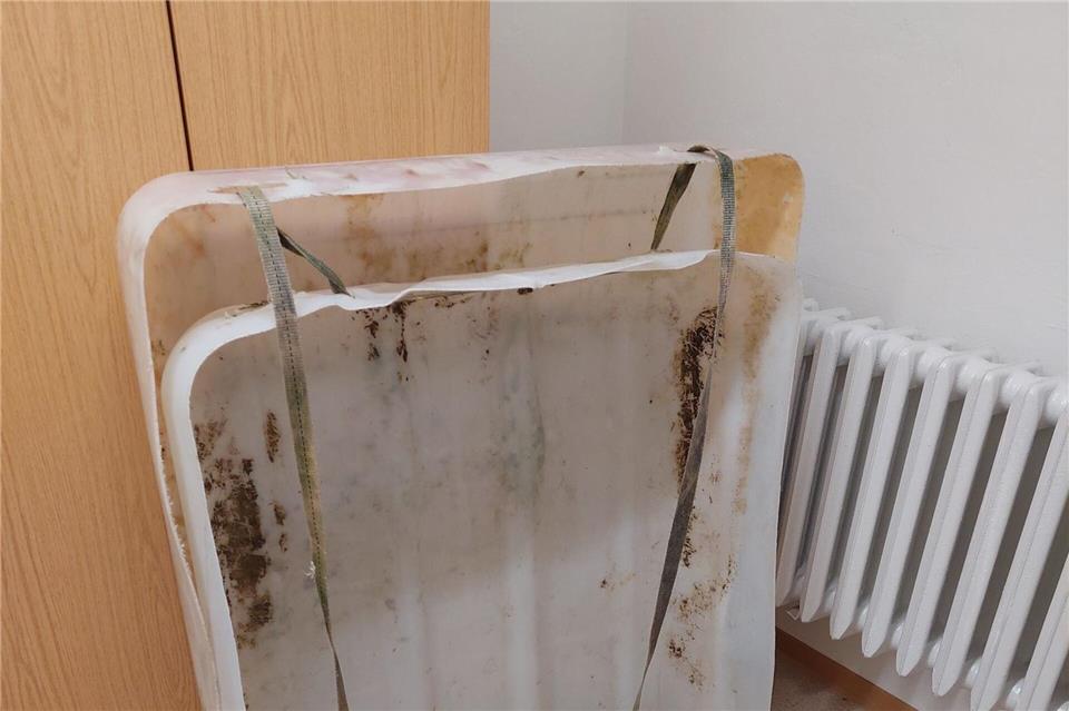 Mit diesem Schlitten aus einem alten Wassercontainer verunglückte der elfjährige Junge laut Polizei.Polizeipräsidium Rostock/dpa