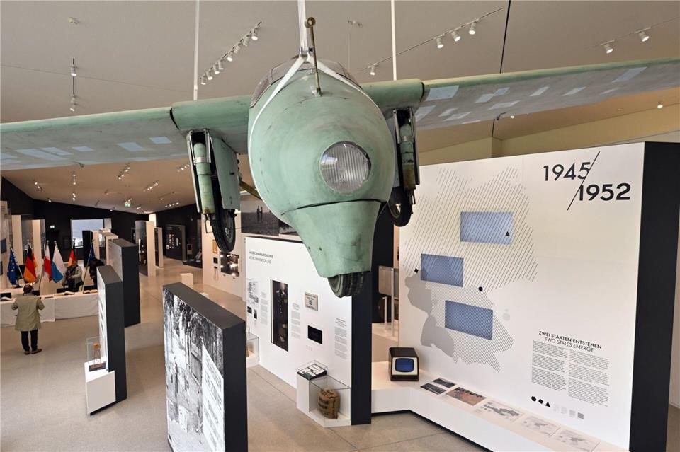 Mit diesem selbst gebauten Leichtflugzeug wollte eine Familie aus der DDR fliehen. (Archivbild)Martin Schutt/dpa