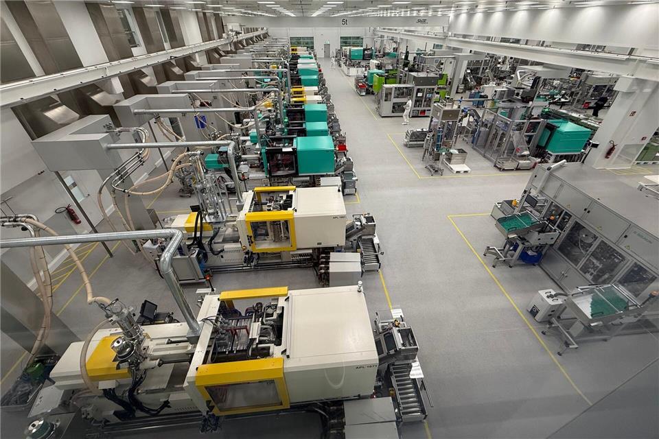 B. Braun eröffnet neue Fertigung für Infusionsartikel  Mit digital vernetzter Technik produziert B. Braun in Melsungen künftig Infusionsartikel.Nicole Schippers/dpa