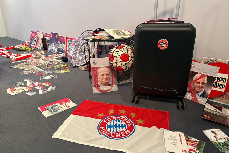 Mit einem Erinnerungskoffer will der FC Bayern Menschen mit Demenz und Alzheimer helfen.Manuel Schwarz/dpa