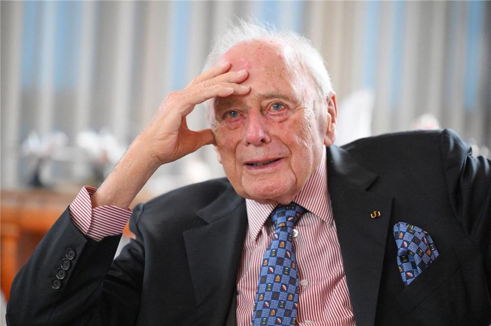 Mit einem Fake-Video von Reinhold Würth versuchen Betrüger, groß Kasse zu machen. (Archivbild)Bernd Weißbrod/dpa