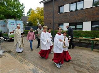 Mit einem Gottesdienst hat das Fest begonnen.