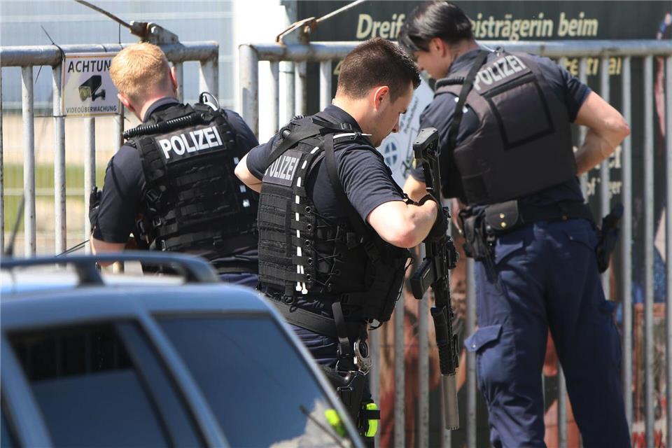 Mit einem Großaufgebot hatten die Einsatzkräfte erst den Pfleger gerettet und dann den entflohenen Tiger erschossen. (Archivbild)-/EHL Media/dpa