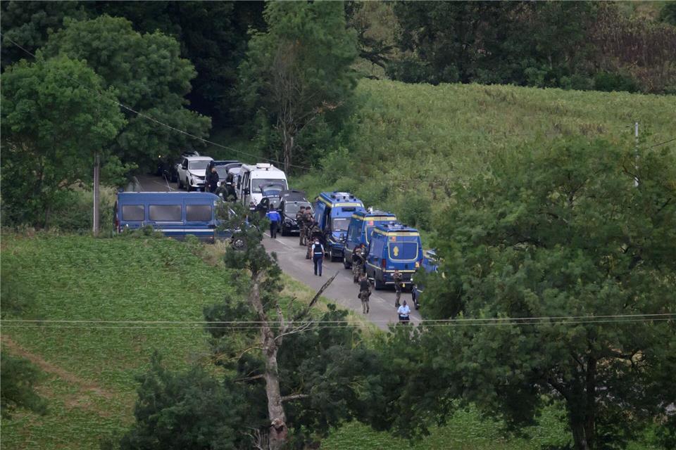 Mit einem Großaufgebot hatten die Polizei sowie Freiwillige nach dem vermissten Kind gesucht.Ed Jones/AFP/dpa