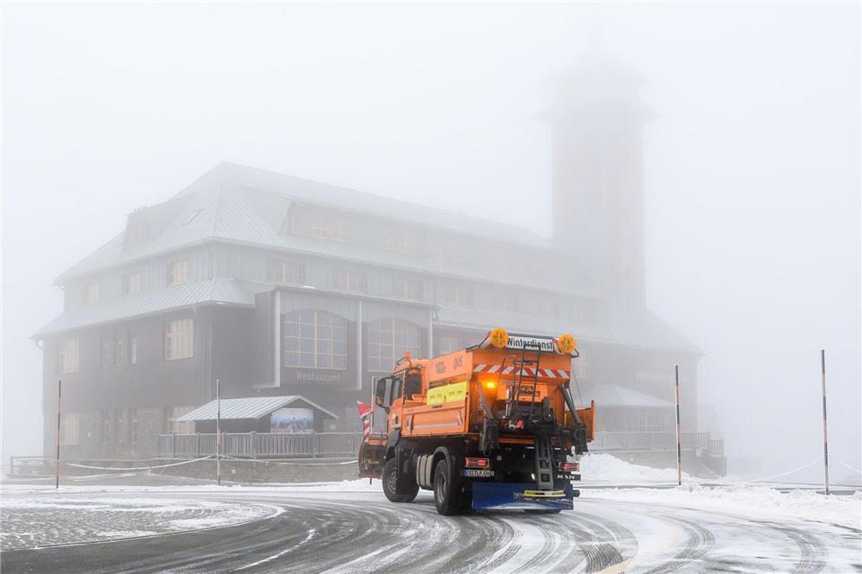Mit einem Kälteeinbruch verabschiedet sich der März. Doch insgesamt ist er sonnig und trocken ausgefallen. Hendrik Schmidt/dpa