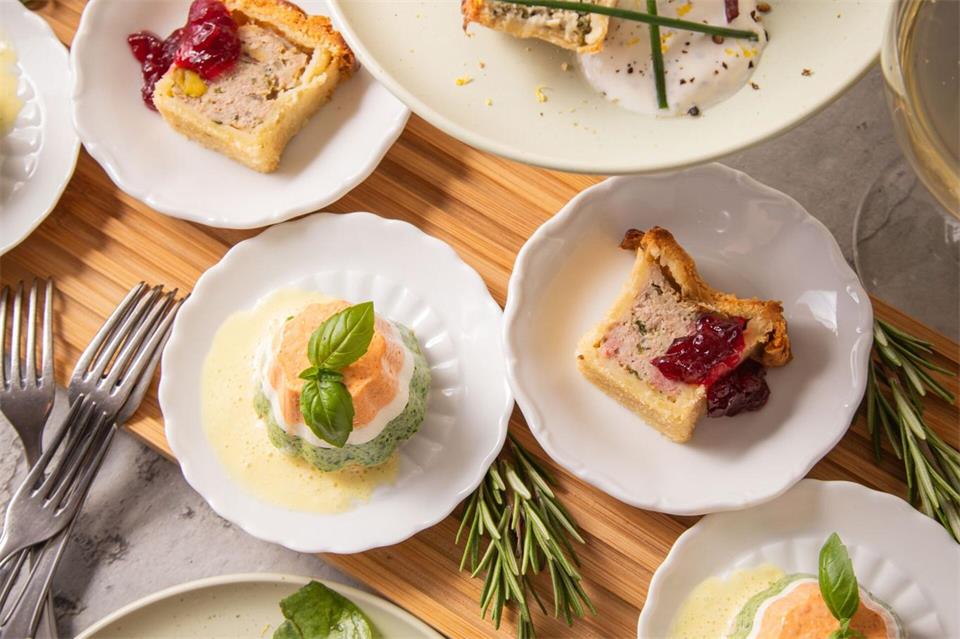 Mit einem Mix aus Pasteten und Terrinen macht jedes Buffet etwas her.Christin Klose/dpa-tmn