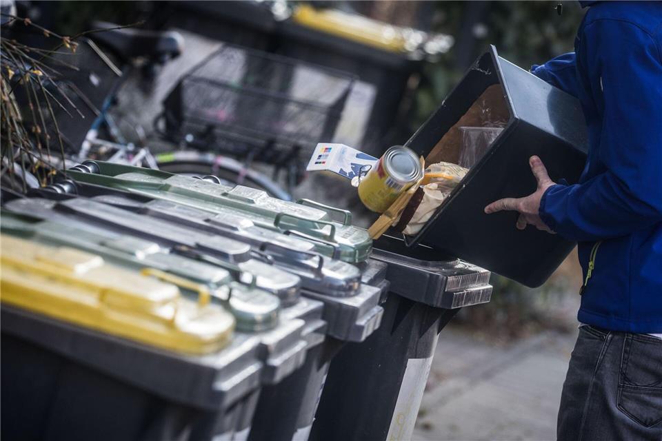 Mit einem Pro-Kopf-Müllaufkommen von fast 200 Kilogramm liegt Sachsen-Anhalt deutlich über dem Bundesschnitt von etwa 186 Kilogramm. (Symbolbild)Frank Rumpenhorst/dpa