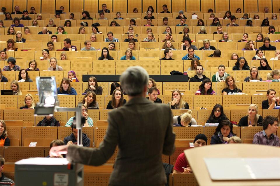 Mit einem Protestbrief wenden sich zehn Hochschulen gegen geplante Kürzungen. (Symbolbild)Fabian Stratenschulte/dpa