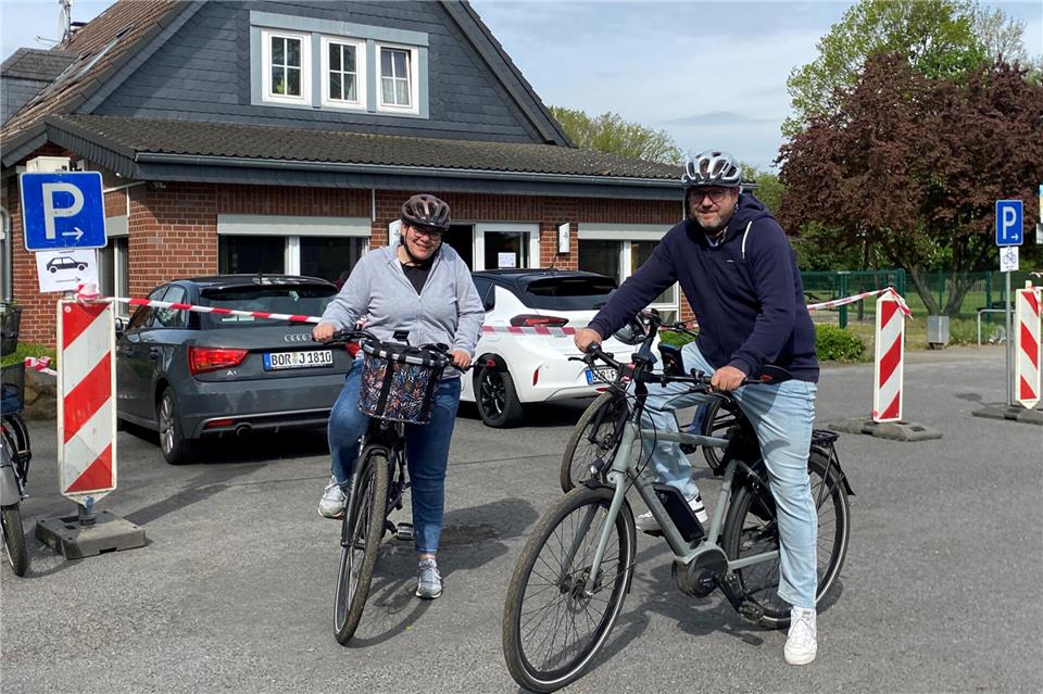 Mit einem Radlerpass, der zur Teilnahme an einer Verlosung berechtigte, ging es auf die Strecke.