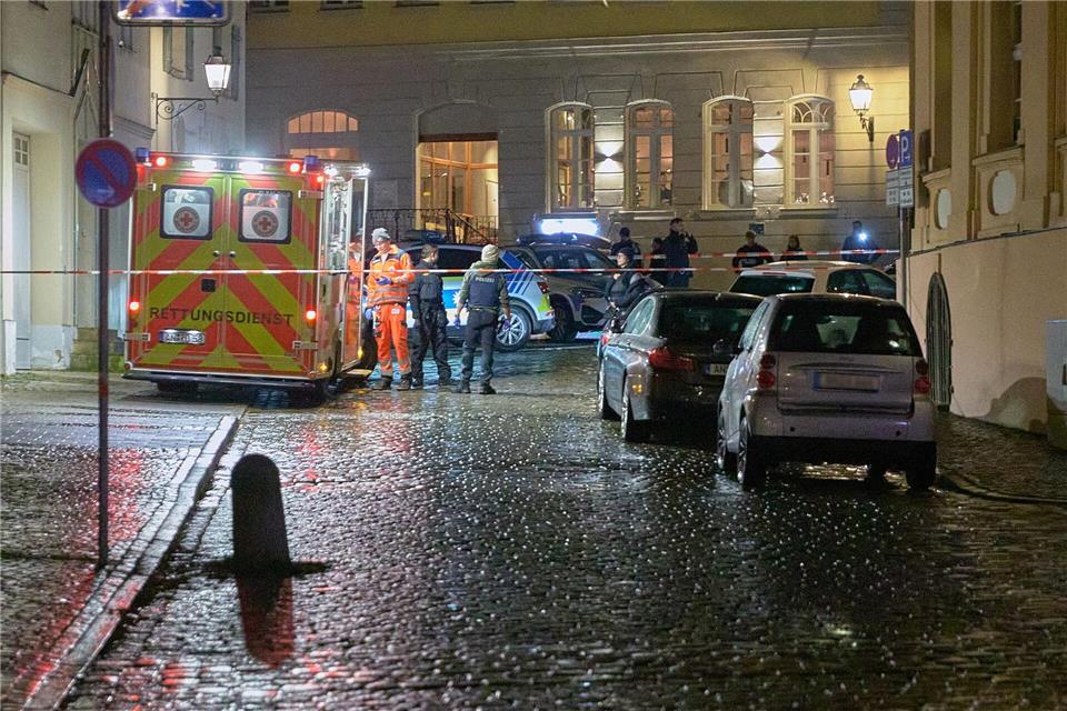 Mit einem Schuss ins Bein hat die Polizei in Ansbach am Samstag einen 47-Jährigen gestoppt, der ein Messer bei sich gehabt haben soll. Tizian Gerbing/dpa