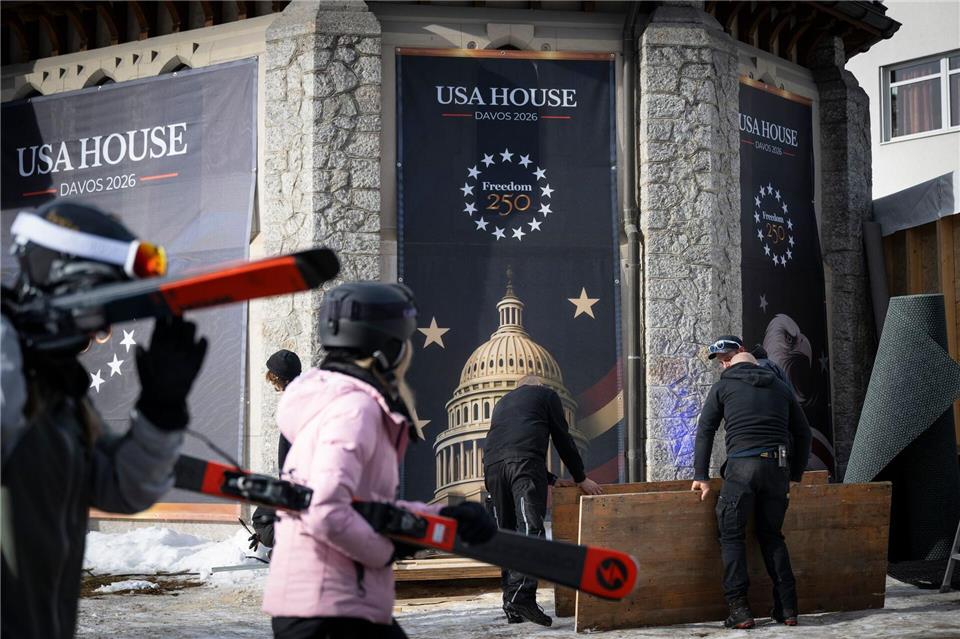 Mit einem „USA House“, das in einer Kirche untergebracht ist, gibt es einen Anlaufpunkt außerhalb der inneren Sicherheitszone.Andreas Becker/KEYSTONE/dpa