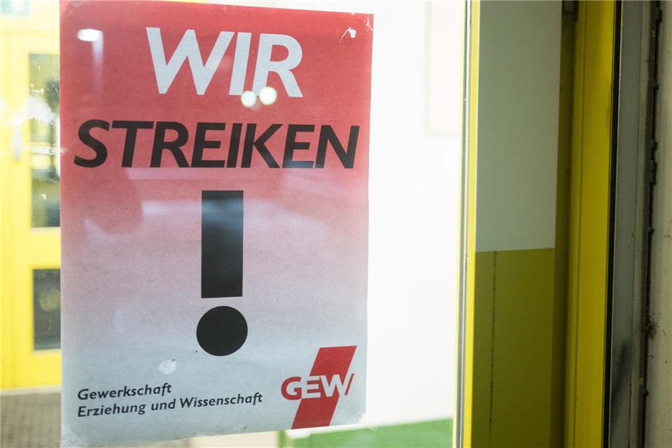 Mit einem Warnstreik in Berlin wollen mehrere Gewerkschaften Druck machen in den Tarifverhandlungen für den öffentlichen Dienst der Länder. (Archivbild) Sebastian Gollnow/dpa
