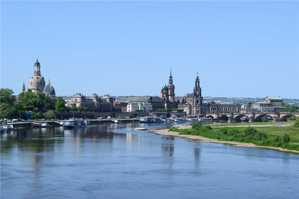 Mit einer 50-Megawatt-Wärmepumpe soll künftig Wärme für Dresdner Haushalte aus dem Flusswasser der Elbe gewonnen werden. (Symbolbild)Robert Michael/dpa