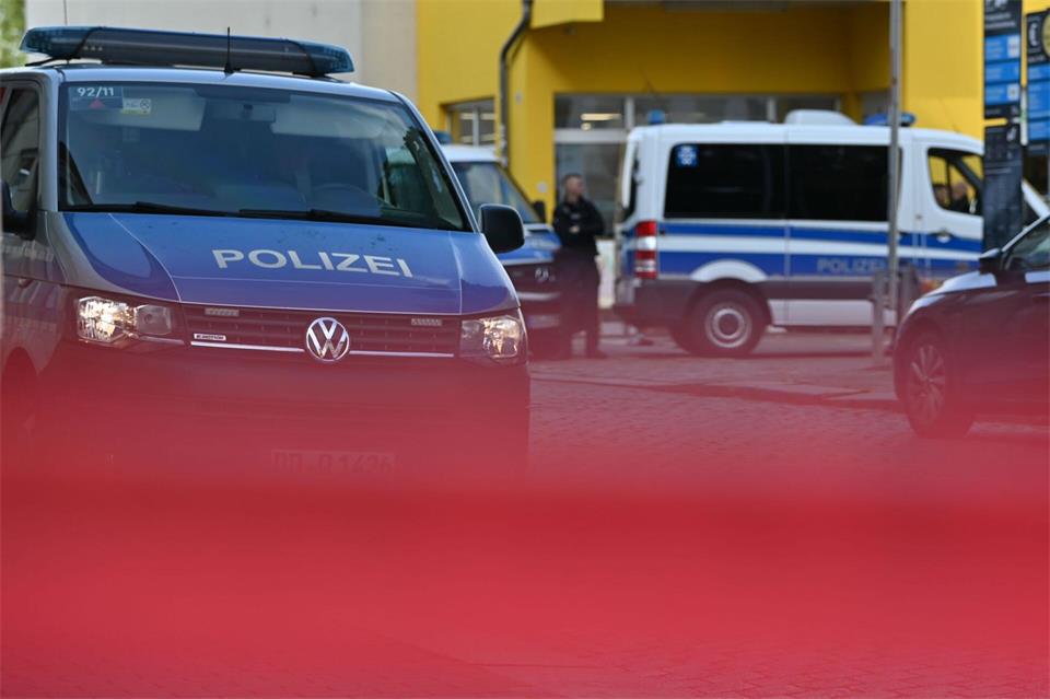 Mit einer Art Machete zielte ein 41-Jähriger Mitte Juli auf Passanten. (Archivbild)Katharina Kausche/dpa