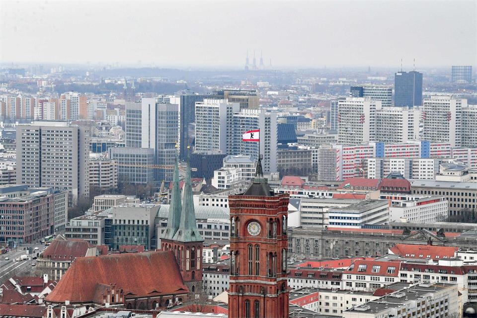 Mit einer Demonstration will ein Bündnis an diesem Samstag das Problem hoher Wohnkosten in Erinnerung rufen. (Archivbild)Jens Kalaene/dpa-Zentralbild/dpa