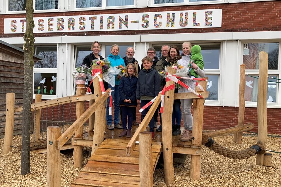 Mit einer Feier ist das Klettergerüst eingeweiht worden.