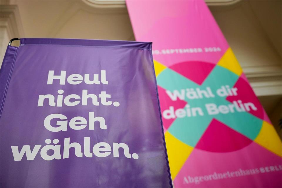Mit einer Kampagne sollen möglichst viele wahlberechtigte Berlinerinnen und Berliner zu Wahl gebracht werden. (Archivbild)Sören Stache/dpa