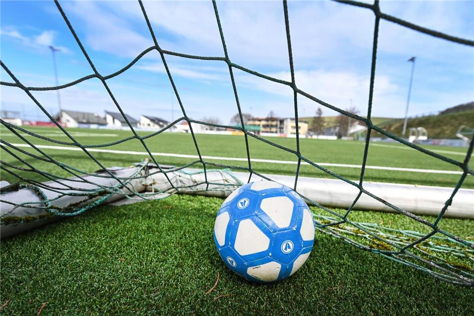 Mit einer Milliarde Euro sollen in NRW marode Sportanlagen und Schwimmbäder saniert werden. (Symbolbild)Patrick Seeger/dpa