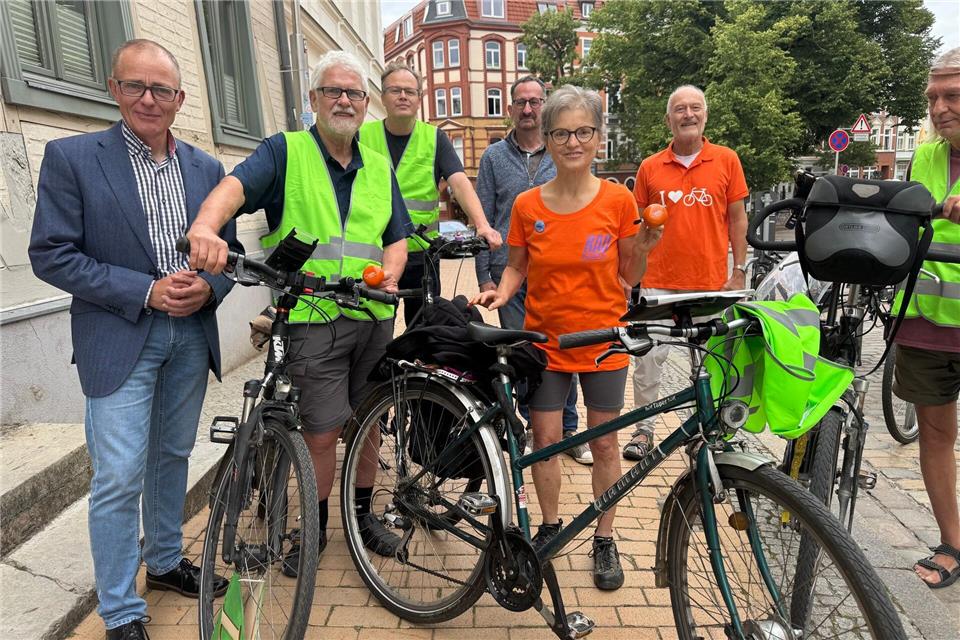 Mit einer Radtour von der Ostsee bis an die Elbe will eine Bürgerinitiative vor den Landtagswahlen in Mecklenburg-Vorpommern und Sachsen-Anhalt die Menschen zum Abstimmen bewegen.Andre Ballin/dpa