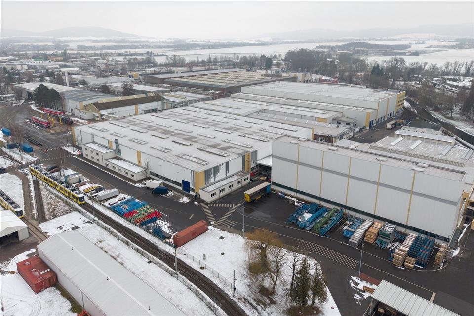 Mit einer erweiterten Produktionshalle setzt Alstom auf moderne Fertigung in Bautzen.Sebastian Kahnert/dpa