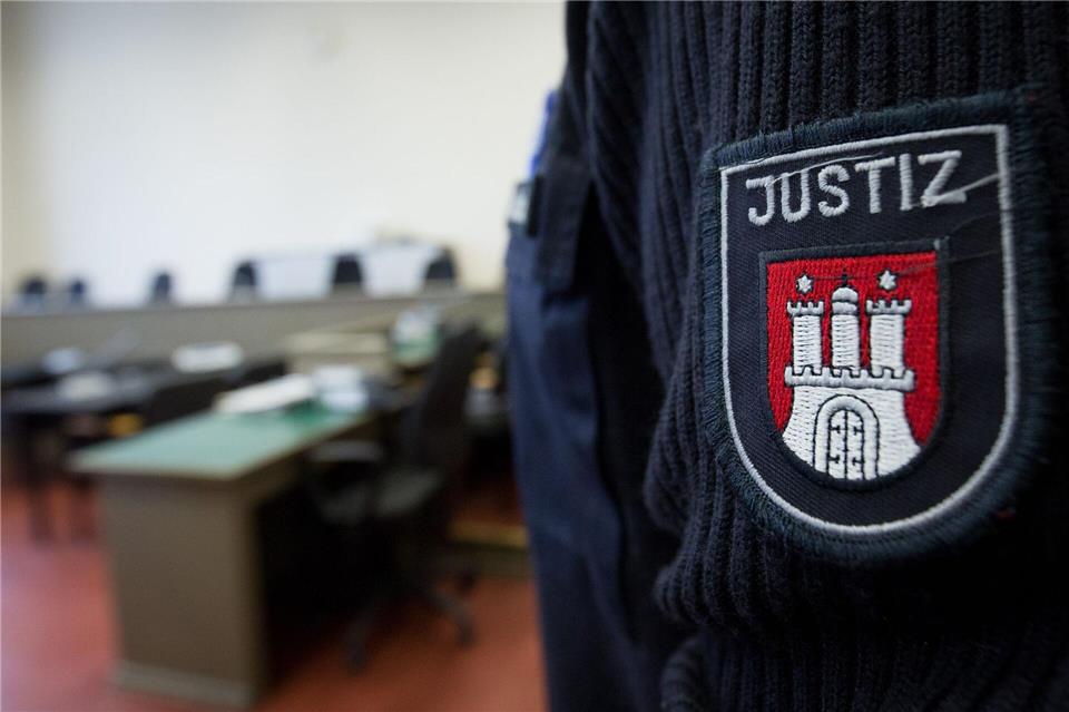 Mehr Unterstützung für Zeugen von Gewalttaten  Mit einer gemeinsamen Initiative wollen Hamburg und Schleswig-Holstein Zeugen von Gewaltverbrechen in Strafverfahren besser unterstützen (Symbolbild).Christian Charisius/dpa