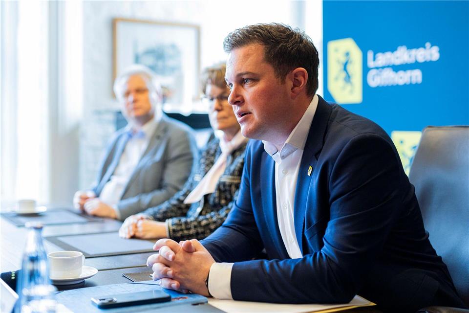 Mit erst 34 Jahren ist Philipp Raulfs (SPD) jüngster Landrat Niedersachsens. Michael Matthey/dpa