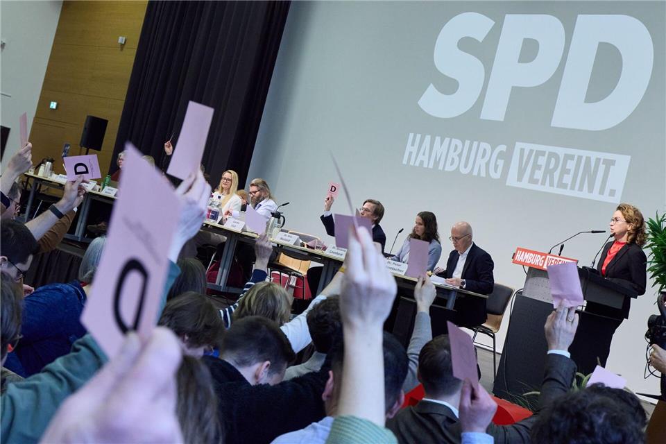 Mit großer Mehrheit haben Hamburgs Sozialdemokraten eine Resolution für eine Bewerbung um Olympische Spiele in der Hansestadt verabschiedet.Georg Wendt/dpa