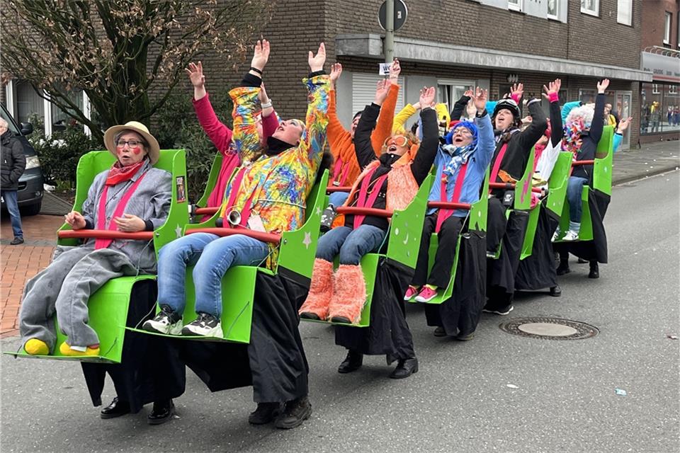 Mit ihren Achterbahn-Kostümen waren die Frauen der EAV im Vorjahr beim Rosenmontagszug unterwegs.