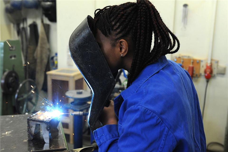 Mit ihrer Ausbildungsoffensive wollte das Arbeitsministerium im vergangenen Jahr 1.000 junge Migranten und ihre Familien ansprechen. (Archivbild)picture alliance / dpa