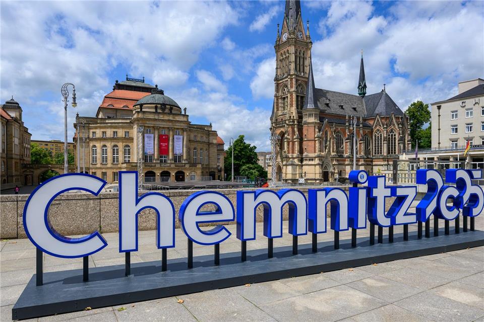 Mit mehr als 1.000 neuen Bäumen startet in Chemnitz das Festival „Ernte“. (Archivbild)Hendrik Schmidt/dpa