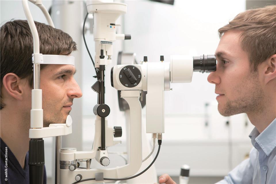 Mit modernsten Untersuchungsmethoden wird die perfekte Linse für das Auge gesucht.