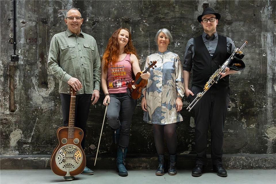 Mit neuem Album und neuem Programm setzen Cara in „Our Ship Is Ready“ die Tradition fort, mit kraftvoller Musik durch Krisen zu tragen.