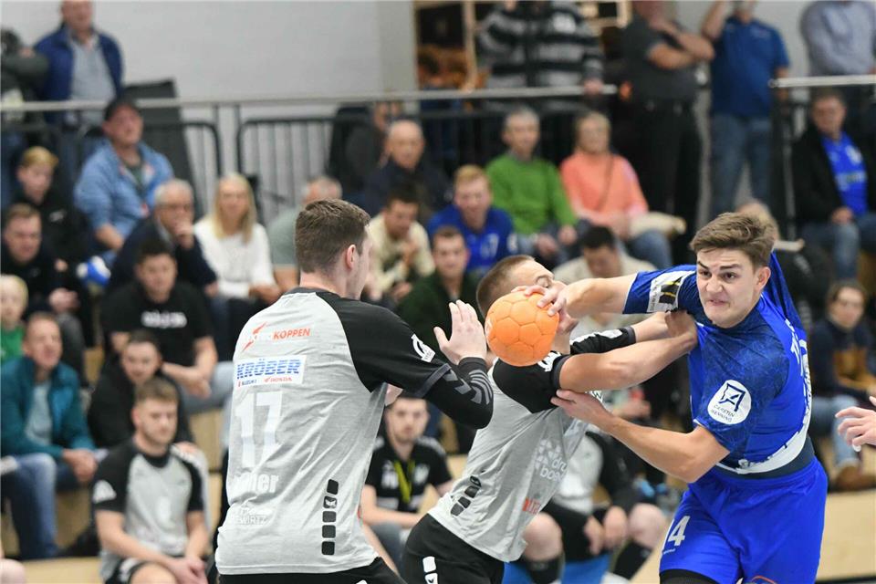 Mit neuem Selbstvertrauen zum schweren Auswärtsspiel bei der HSG Hiesfeld/Aldenrade nach Dinslaken: Lukas Dahlhaus (rechts) vom TV Borken.
