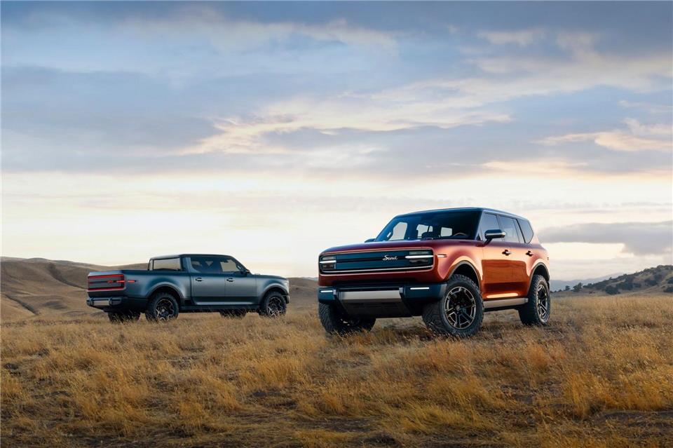 Mit robuster Karosserie und Allradantrieb: Scout verbaut im Pick-up Terra (l) und im SUV Traveler (r) zwei E-Motoren, die zusammen einen Sprint von 0 auf 100 km/h in weniger als 3,5 Sekunden ermöglichen sollen.Andrew Trahan/Scout Motors/dpa-tmn