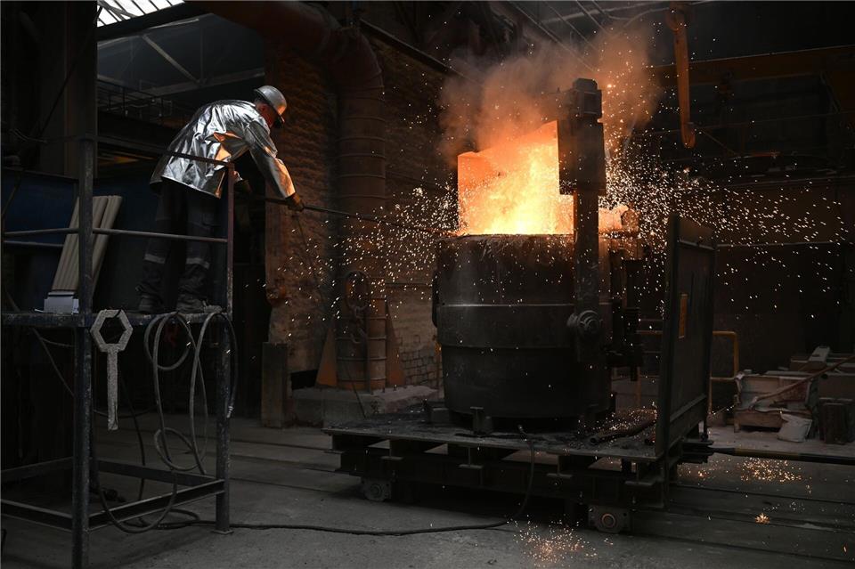 Mit rund 20 Betrieben und 6.300 Beschäftigten ist die Gießerei-Industrie ein bedeutender Wirtschaftsfaktor im Freistaat.Robert Michael/dpa
