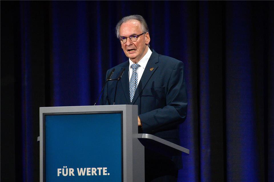 Mit seinem Rücktritt will Sachsen-Anhalts Ministerpräsident Reiner Haseloff (CDU) ein halbes Jahr vor der Landtagswahl Platz machen für seinen Parteikollegen. (Archivbild)Klaus-Dietmar Gabbert/dpa