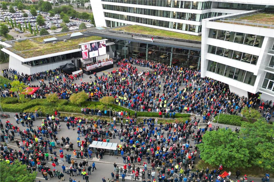 Das sind die größten Baustellen beim Autozulieferer ZF Mit seinem Sparkurs bringt das ZF-Management die Mitarbeiter gegen sich auf. (Archivbild)Felix Kästle/dpa