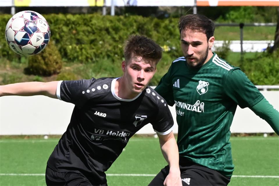 Mit seinem Treffer zum 1:0 und seiner Vorarbeit zum 2:0 war Sebastian Vestrick (links) maßgeblich am Heidener Teilerfolg beteiligt.