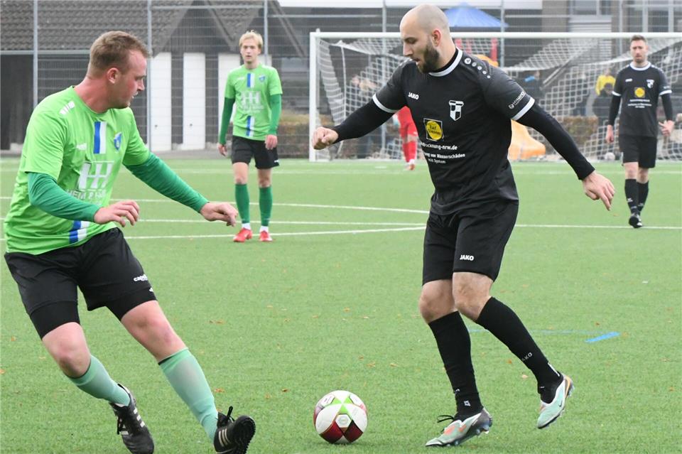 Mit seinen bislang 20 Treffern hat Fabian Preuß (rechts) maßgeblichen Anteil an der Wintermeisterschaft der Heidener Reserve.