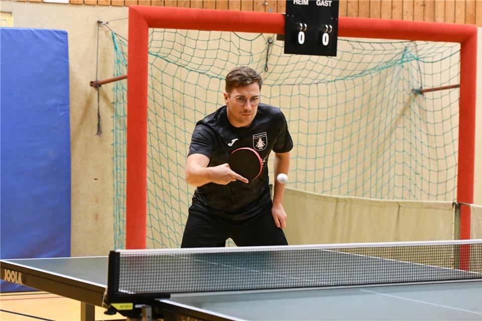 Mit seinen drei Punkten im Einzel und im Doppel konnte Maximilian Czmiel die 5:9-Heimniederlage des Landesligisten VfL Ramsdorf gegen den TTR Rheine nicht verhindern.