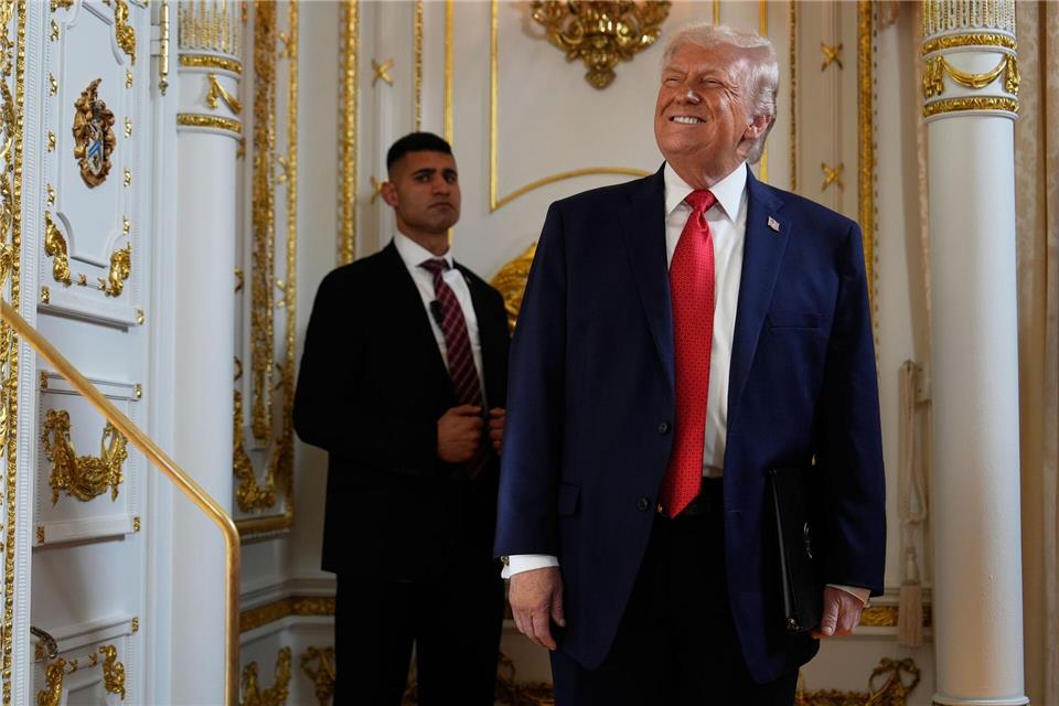 Mit seiner Zoll-Drohung sorgte US-Präsident Donald Trump für einen Eklat. (Archivbild)Julia Demaree Nikhinson/AP/dpa